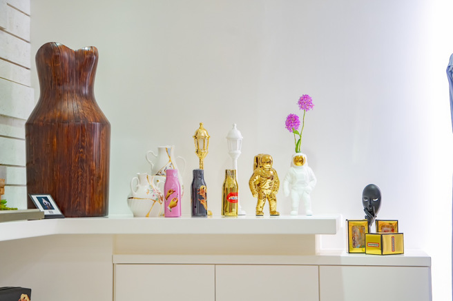 为满足独特的购物体验，新柜设计也开发了复合式商品。包括引进来自义大利家饰品牌Seletti。(戴志扬翻摄)