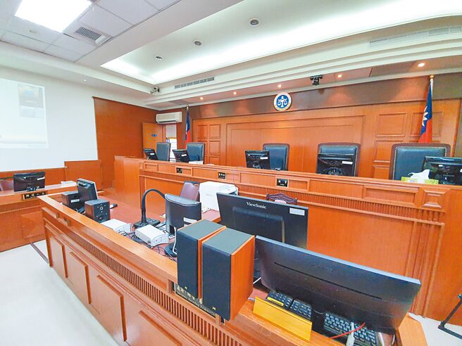 新北市警員張伯雍2022年追緝拒檢的賓士車，他連開3槍導致後座乘客中彈死亡，台灣高等法院仍判無罪。（本報資料照片）