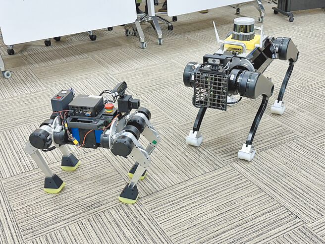 国科会补助台大郭重显团队，打造出我国首创自主研发的AI机器狗「NTU DogBot」。（国科会提供／李侑珊台北传真）