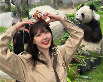 GFRIEND出道郑睿隣畅玩香港海洋公园 当小熊猫护理员被掳获