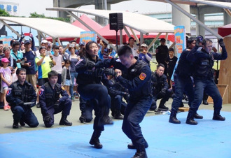 中捷砍人后市民不怕！新北三峡「金牌女警花」亲授义交防身术