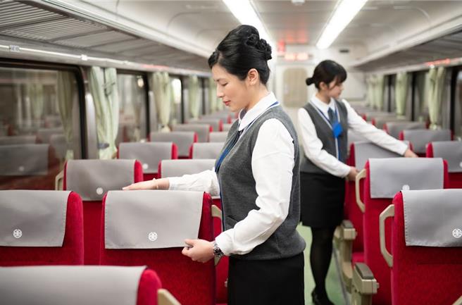 台铁公司将于9月下旬起陆续更换枕巾配件。（台铁公司提供／蔡明亘台北传真）