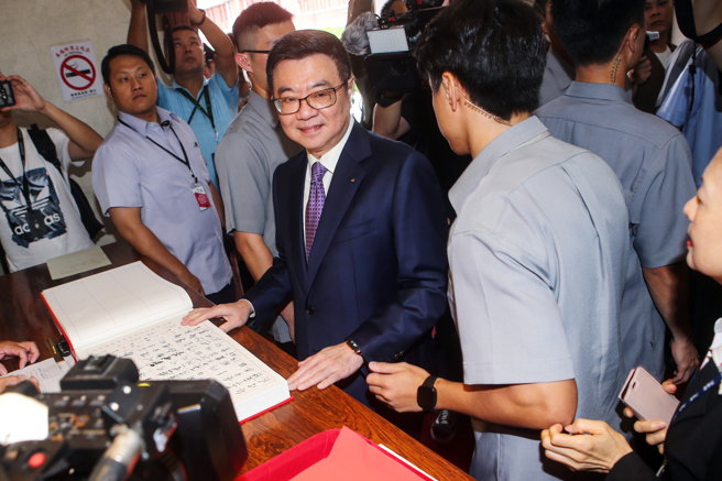 行政院长卓荣泰31日应邀至立法院进行施政方针报告。（邓博仁摄）