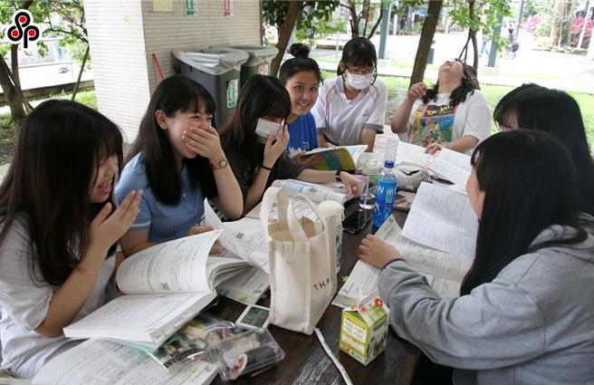 技专校院招生委员会联合会（以下简称联合会）于31日公布第一阶段筛选结果，113学年度筛选通过率为89.2％。图为今年度四技二专台科大考场现场。（本报资料照）