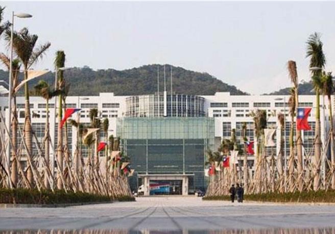 國防部大樓內一名資通電士兵凌晨在高處墜落不治。（本報資料照片）