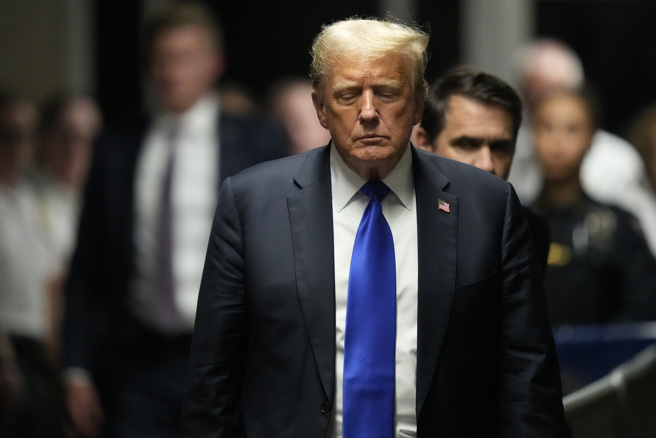 美國前總統川普在紐約封口費案中被定34項罪名。（圖／美聯社）