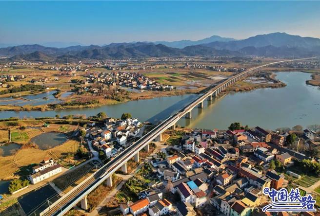 大陸4條高鐵6月中旬實施彈性票價機制1日開售。（中國鐵路微信公眾號）