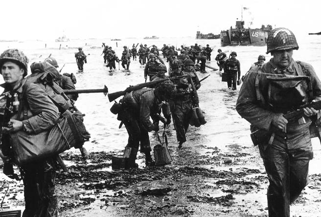 法國總統府30日稱，俄羅斯不會受邀參加諾曼底登陸80周年紀念活動，原因與俄烏衝突有關。圖為諾曼底登陸資料照片。（路透社）