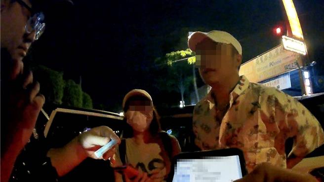 桃園分局昨日晚間查獲一輛改裝車，意外查到一名失聯移工。（桃園分局提供）