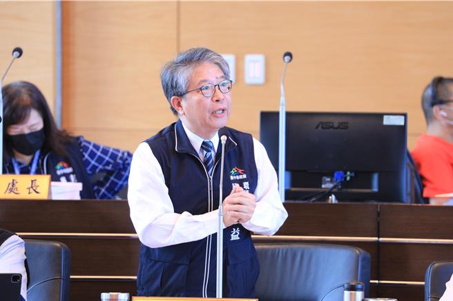 针对有无跟彰化签订代烧垃圾合约，陈宏益强调，绝没有跟任何县市签订资料。（陈淑娥摄）