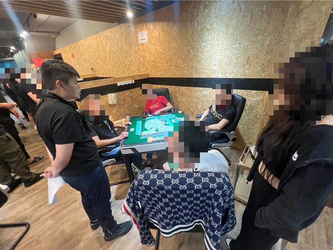 警方搜索现场。（三重警分局提供／张铠乙新北传真）