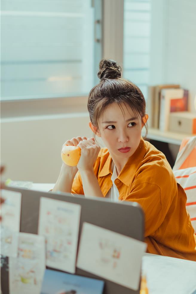 瑶瑶在 完全省钱恋爱手册，中饰演精明的小资女。（纬来提供）