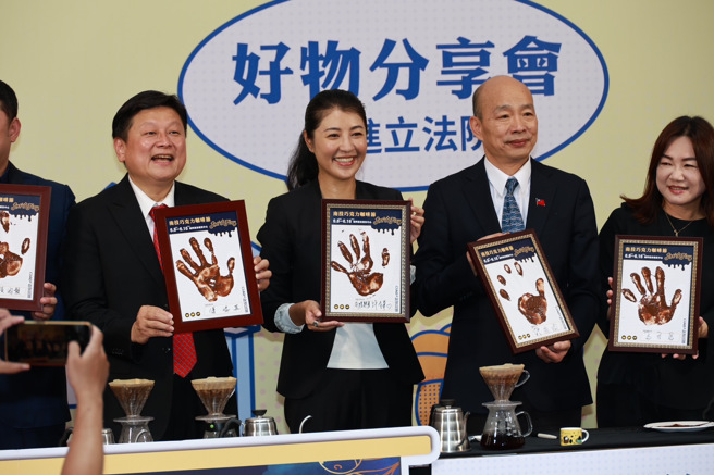 許淑華扮咖啡巧克力職人，帶著在地業者北上立院老家辦分享會。(戴志揚翻攝)