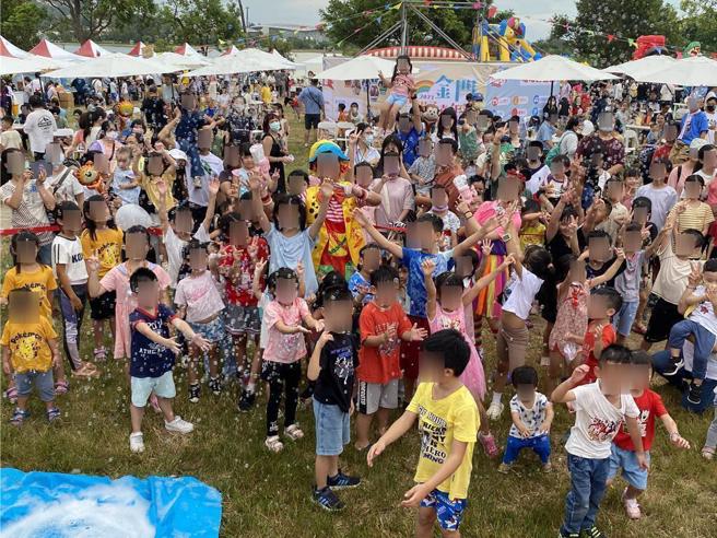 金門縣觀光處為搶攻暑假親子旅遊市場，近年推出的「親子嘉年華」廣受各地親子族群的喜愛。（于家麒攝）