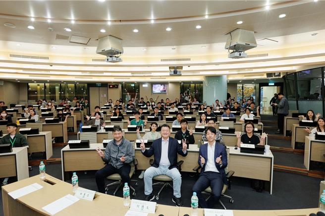 民进党开网路社群培训课，以这次青鸟行动强调社群力量超乎想像。（民进党提供）