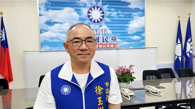 党团总召徐玉树认为，在地方议会，任何议案，必须经过议会讨论，及多数决议，才视为有效。（桃园市国民党团提供）