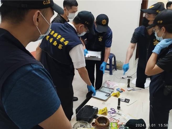 苗栗县警局刑大科侦队在苗栗县竹南镇、头份市等处查获毒品分装工厂，现场查扣第三级毒品咖啡包3117包。（读者提供／谢明俊苗栗传真）