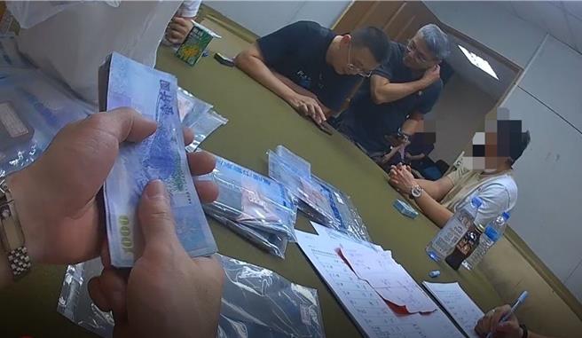 基隆市警察局表示自5月6日起至15日止執行「全國同步掃黑行動」，起獲衝鋒槍1把、改造手槍3把、模擬槍1把、子彈59顆；破獲6處賭場；偵破各類刑案167件227人、緝獲通緝犯38名。（基隆市警局提供／徐佑昇基隆傳真）