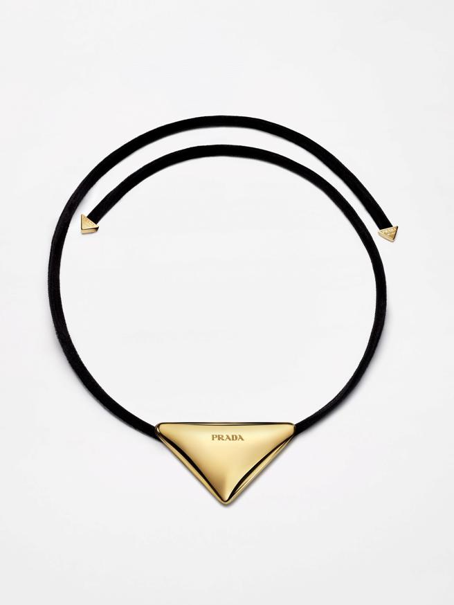 PRADA Eternal Gold 18K黄金吊坠项炼。（PRADA提供）