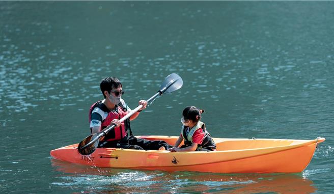 被譽為愛河端午龍舟前哨戰的2024高雄立式划槳邀請賽將於6月1日到2日在愛河水域及228公園廣場登場。（高市府運發局提供／洪浩軒高雄傳真）