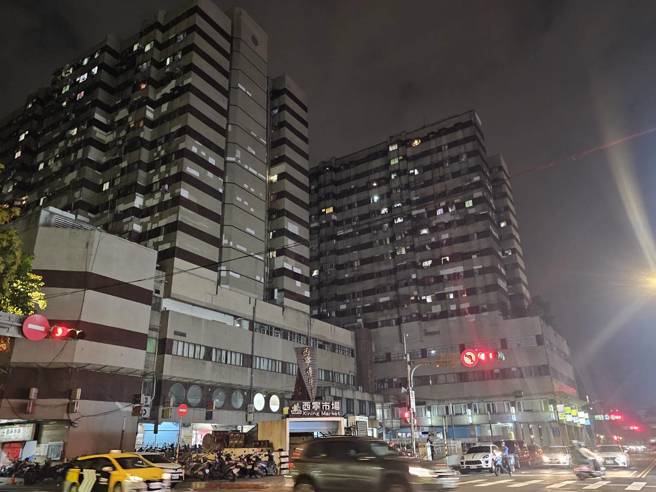 万华西寧国宅建筑老旧、补强效益不高，北市府决定明年拆除。（游定刚拍摄）