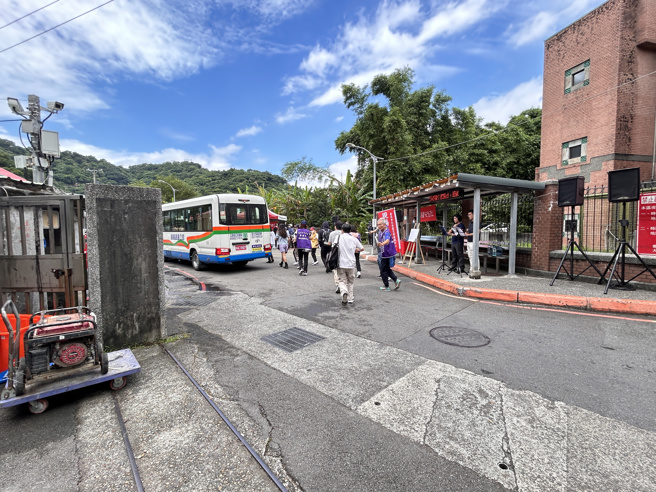 灾民疏散运送演练。(大安区公所提供)