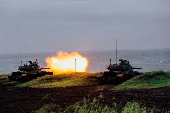 镇疆操演。（军闻社资料照片）