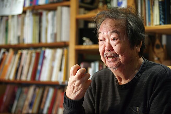 雷骧文字与画作等量齐现，深刻描绘人生旅途风景。（本报资料照片）