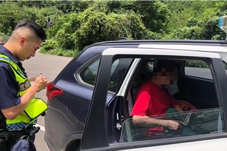 慘遭虎頭蜂螫傷 登山客倒路旁！橫山警發現及時救命