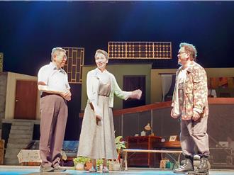 柯文哲「演自己」登高雄文化中心　嘆：舞台劇不好賺