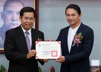 北藝大「豪華校長室」學生炸鍋 陳愷璜：保留法律追訴權