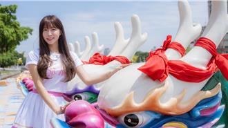 超香！48位啦啦队女孩集结 高雄龙舟赛「娇」点超吸睛