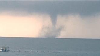 「龍吸水」再現 澎湖遊客直擊姑婆嶼海域水龍捲奇觀