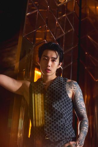 你的稱職GUCCI大使已上線！  Jay Park新歌MV穿早秋新裝還送合作女團成員GUCCI慶生