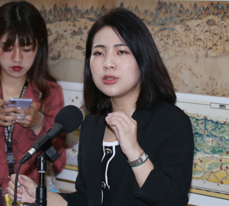 徐巧芯惊爆「我早就被监控了」   讥王义川「没肩膀的男人」