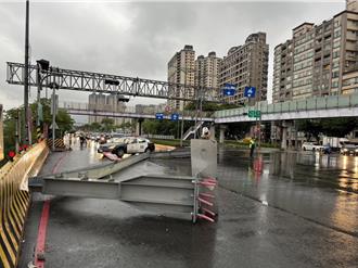 整座被拔起！貨車撞倒永和環快限高門架 嚴重回堵3公里