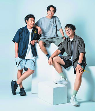 拍谢少年乐穿鱼鳞制服