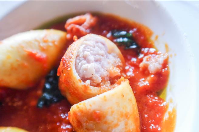 塞特式镶小卷融合了法国与义大利的风味。（粘耿豪摄）