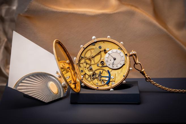 寶璣骨董表展中一款1810年編號2627 Tact Watch觸摸表，可以透過觸摸指針得知時間。（Breguet提供）