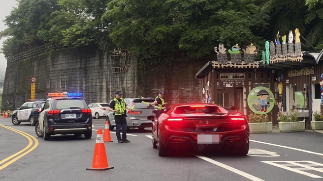 瑞芳警結合環保局人員全面實施點、線、面聯合稽查防飆專案勤務，有效遏止危險駕車。（瑞芳警分局提供）
