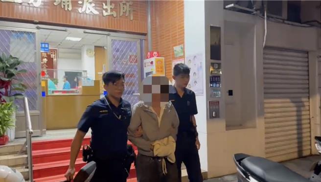 警方将赖嫌依窃盗罪嫌送办。（翻摄照片／林郁平台北传真）