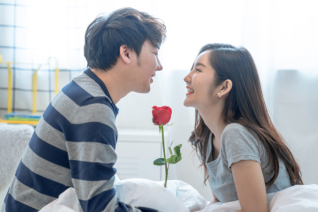 牡羊、天蠍、雙子座一旦陷入愛情，就會不惜一切討對方歡心，甜蜜指數最高。(圖:shutterstock/達志)