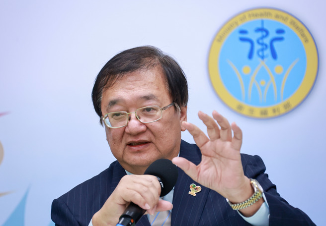 衛生福利部長邱泰源（見圖）5月24日率團赴日內瓦，並於5月27日召開國際記者會及遞交抗議函。返國後，1日召開世衛行動團返國記者會，向媒體說明相關事宜。（羅永銘攝）