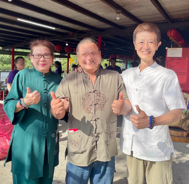 陈博正和老婆詹玉琴经营乌来龙太宫。（图／乌来龙太宫脸书）