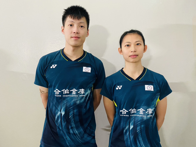 杨博轩（左）与胡绫芳携手杀入新加坡公开赛混双决赛。（教练简宏儒提供）