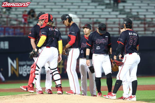 味全龍五月戰績僅打出9勝12敗成績。（資料照，味全龍提供）