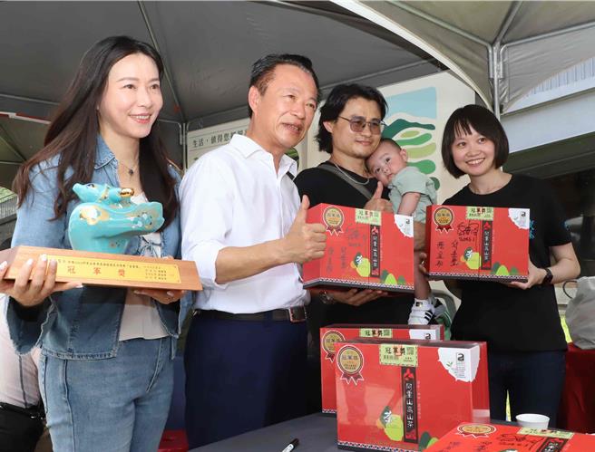 阿里山春茶競賽成績陸續揭曉，今1日阿里山鄉農會與阿里山茶葉生產合作社不約而同舉辦春季優良茶比賽頒獎典禮。（呂妍庭攝）