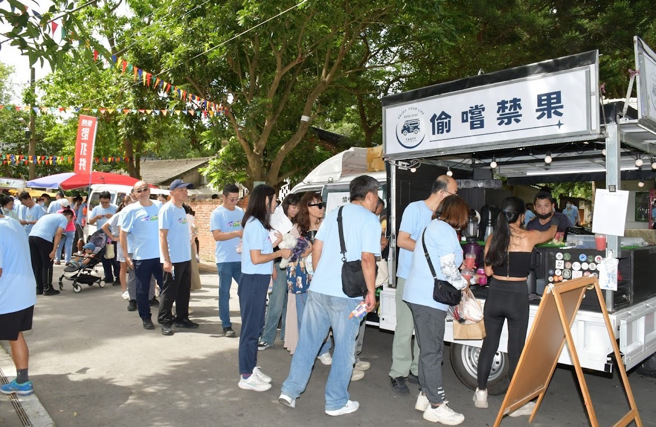 雲林縣警局辦今(1)日警察節活動，現場活動不僅有吃有玩，還有犯罪預防與交通安全宣導。（圖／警方提供）