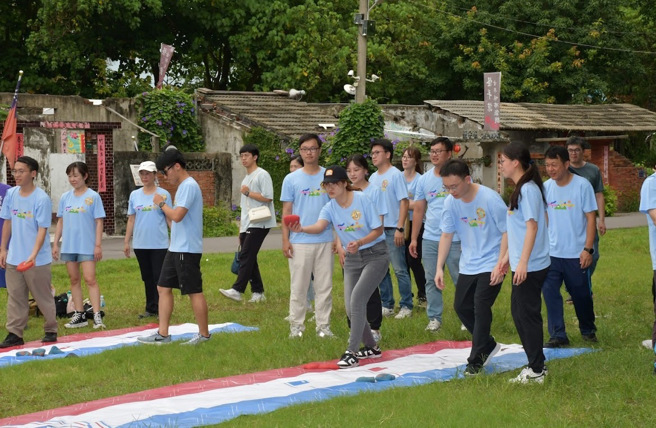 雲林縣警局辦今(1)日警察節活動，現場活動不僅有吃有玩，還有犯罪預防與交通安全宣導。（圖／警方提供）
