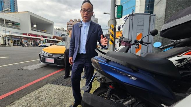 基隆市议长童子玮昨日邀请工务处养护工程科等单位，到吉祥大楼一带会勘骑楼整平情形，未来期待能让「步行城市」在基隆早日完善。（童子玮办公室提供／徐佑升基隆传真）